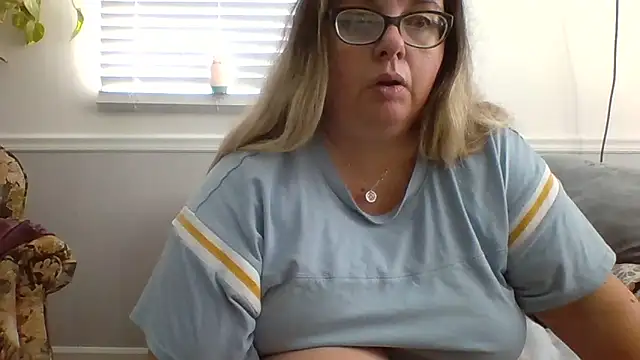 Snapshot of LauLauPAWG chatting on January 2025 04:15:01 PM LauLauPAWG online show from January 2025 04:15:01 PM