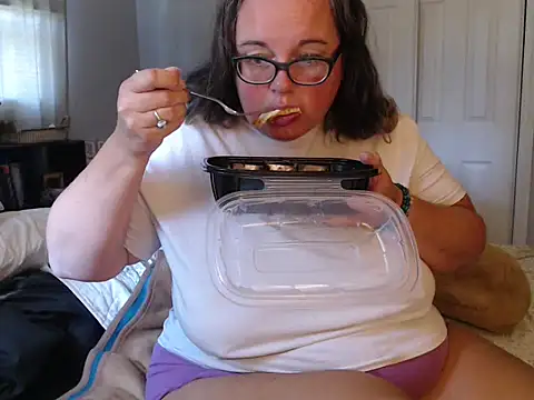 Snapshot of LauLauPAWG chatting on September 2025 04:40:02 PM LauLauPAWG online show from September 2025 04:40:02 PM