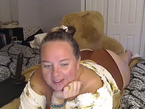 Snapshot of LauLauPAWG chatting on October 2025 12:08:02 AM LauLauPAWG online show from October 2025 12:08:02 AM