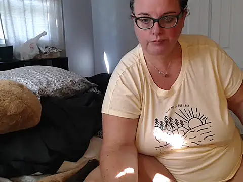 Snapshot of LauLauPAWG chatting on October 2025 06:16:01 PM LauLauPAWG online show from October 2025 06:16:01 PM