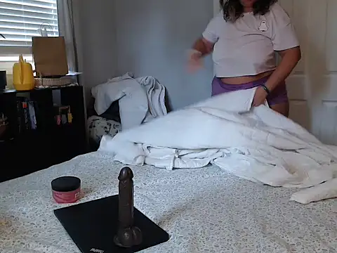 Snapshot of LauLauPAWG chatting on October 2025 04:20:02 PM LauLauPAWG online show from October 2025 04:20:02 PM