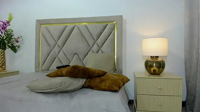 emily queen2 online show from March 2026 07:19:01 PM