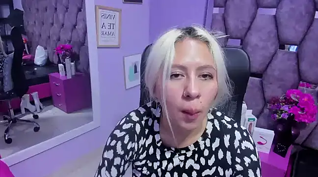 Snapshot of ConstansBlonde chatting on December 2024 10:23:01 PM ConstansBlonde online show from December 2024 10:23:01 PM