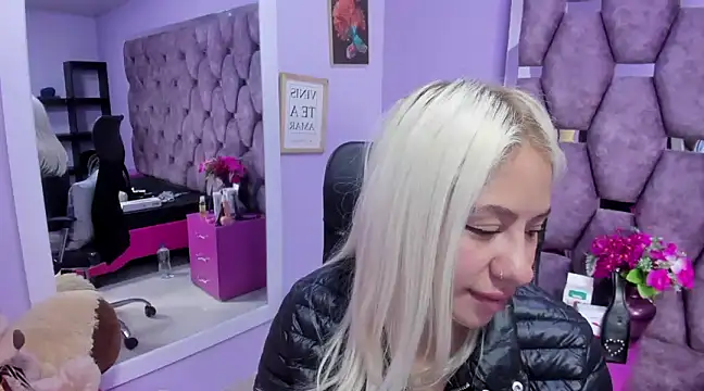 Snapshot of ConstansBlonde chatting on December 2024 01:24:01 PM ConstansBlonde online show from December 2024 01:24:01 PM