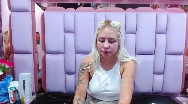 Snapshot of ConstansBlonde chatting on December 2024 04:21:02 PM ConstansBlonde online show from December 2024 04:21:02 PM