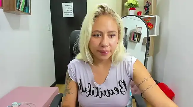 Snapshot of ConstansBlonde chatting on December 2024 10:55:02 PM ConstansBlonde online show from December 2024 10:55:02 PM