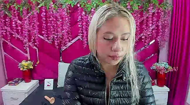 Snapshot of ConstansBlonde chatting on January 2025 01:24:02 PM ConstansBlonde online show from January 2025 01:24:02 PM