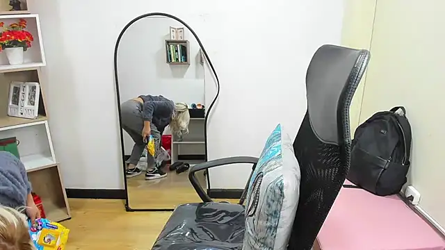 Snapshot of ConstansBlonde chatting on January 2025 07:59:02 PM ConstansBlonde online show from January 2025 07:59:02 PM