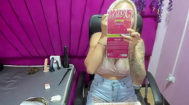 Snapshot of ConstansBlonde chatting on March 2025 01:57:02 PM ConstansBlonde online show from March 2025 01:57:02 PM