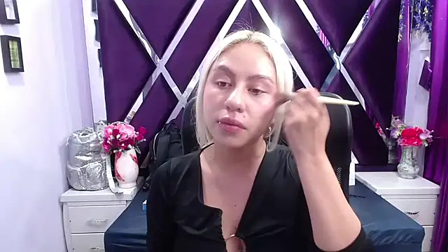 Snapshot of ConstansBlonde chatting on March 2025 01:53:01 PM ConstansBlonde online show from March 2025 01:53:01 PM