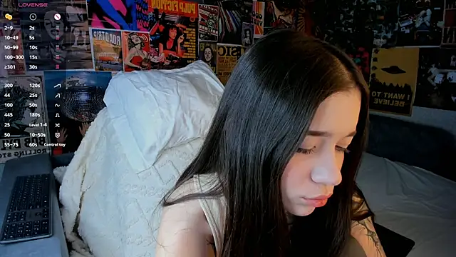 Snapshot of Butterflys1268 chatting on March 2025 08:22:01 PM Butterflys1268 online show from March 2025 08:22:01 PM