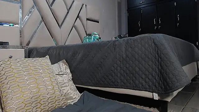 Luna Florez online show from February 2025 04:51:02 AM