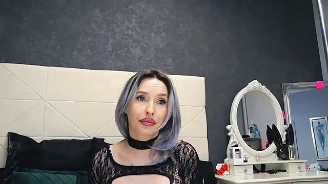 IssaSmith online show from March 2025 11:40:02 AM