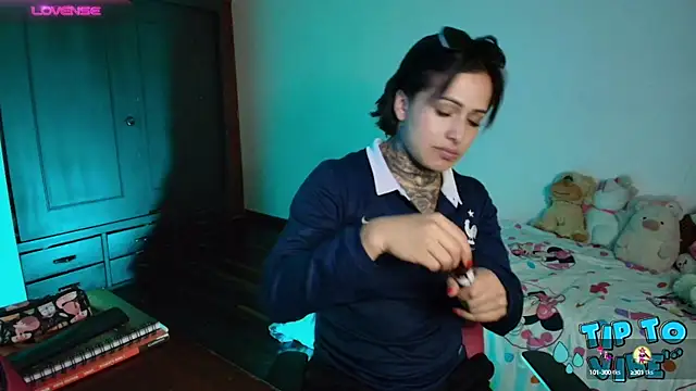 TinnaDawsom online show from December 2024 01:54:01 AM