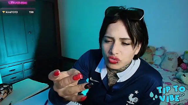 TinnaDawsom online show from December 2024 04:56:01 AM