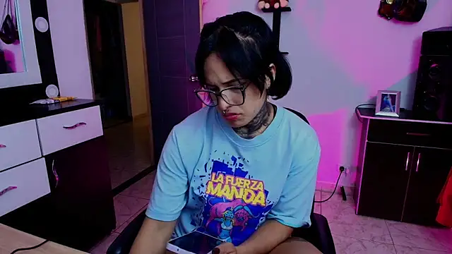 TinnaDawsom online show from January 2025 02:25:01 AM