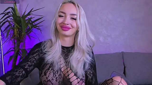 Snapshot of BambiAndAyline chatting on February 2025 04:21:01 AM BambiAndAyline online show from February 2025 04:21:01 AM