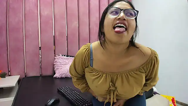 Miaa Smiith  online show from November 2025 03:53:02 AM