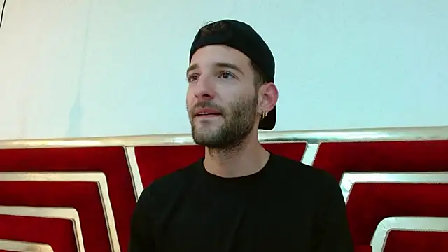 Christopher saint online show from April 2026 01:01:02 PM