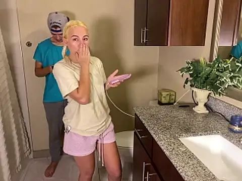 girlfriendmissy online show from April 2026 04:37:01 PM