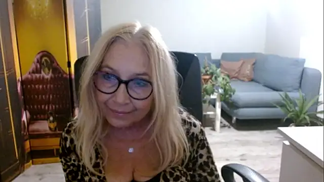 sofia xkiss online show from October 2025 02:43:02 PM