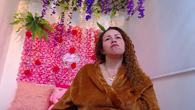 BLONDE SEXYHOT online show from December 2025 09:11:01 PM