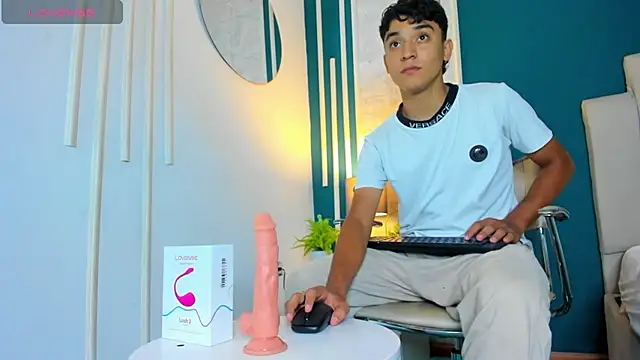 Snapshot of Austin_Cardieff chatting on January 2025 07:24:01 PM Austin Cardieff online show from January 2025 07:24:01 PM