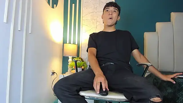 Snapshot of Austin_Cardieff chatting on February 2025 07:40:02 PM Austin Cardieff online show from February 2025 07:40:02 PM