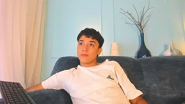 Snapshot of Austin_Cardieff chatting on February 2025 09:00:02 AM Austin Cardieff online show from February 2025 09:00:02 AM