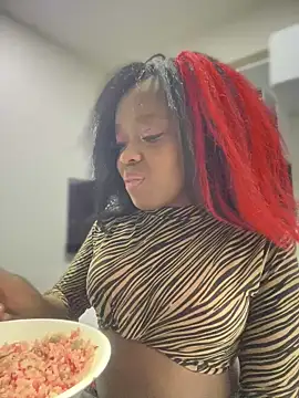 Snapshot of Thyana_LS chatting on January 2025 01:11:01 PM Thyana LS online show from January 2025 01:11:01 PM