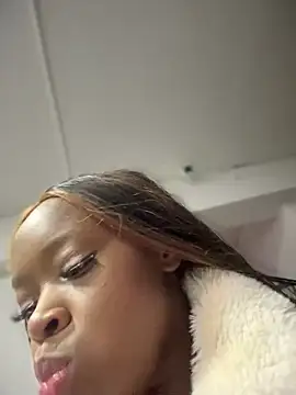 Snapshot of Thyana_LS chatting on February 2025 01:19:02 PM Thyana LS online show from February 2025 01:19:02 PM