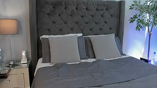 AntonellandJohan online show from January 2025 04:15:01 PM