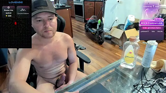 Snapshot of aaron_s_x chatting on June 2026 01:19:02 AM aaron s x online show from June 2026 01:19:02 AM