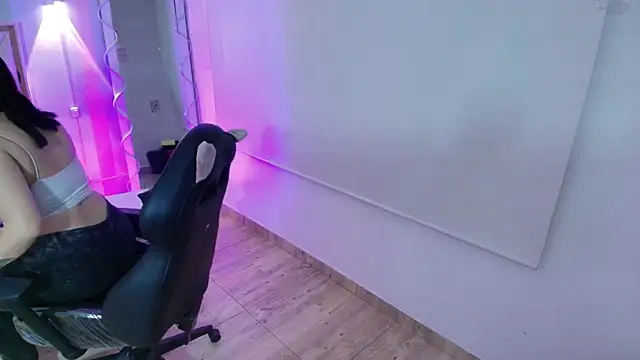 Brendda tay online show from October 2025 03:03:02 AM