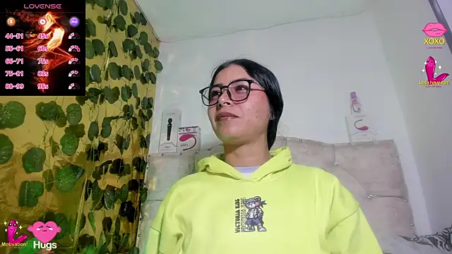 cristalconnorr online show from October 2025 04:24:02 PM