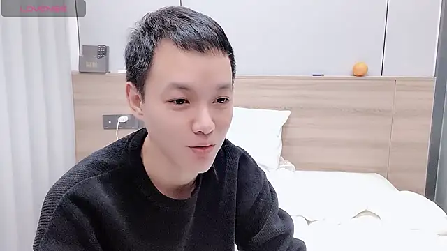 Snapshot of Lulu-y chatting on December 2024 01:18:01 AM Lulu-y online show from December 2024 01:18:01 AM