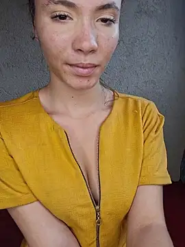 HelenHoltz online show from November 2025 06:26:01 PM