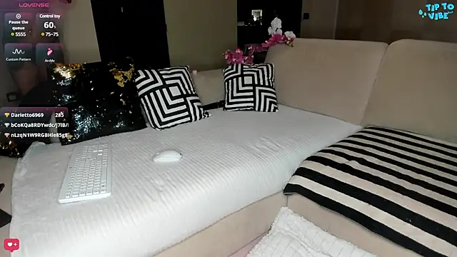 Snapshot of MichelleCara chatting on January 2025 11:37:02 AM MichelleCara online show from January 2025 11:37:02 AM