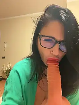 Snapshot of MichelleCara chatting on October 2025 05:36:02 PM MichelleCara online show from October 2025 05:36:02 PM