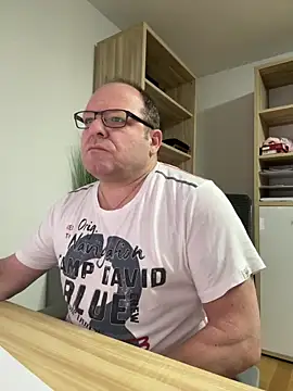 coupleLatinaLovers online show from January 2025 05:30:01 AM