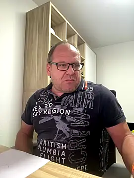 coupleLatinaLovers online show from September 2025 04:59:02 AM