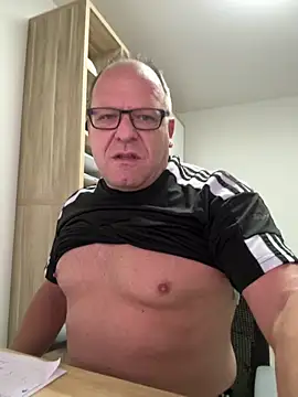 coupleLatinaLovers online show from October 2025 04:53:02 AM