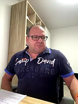 coupleLatinaLovers online show from October 2025 05:04:02 AM