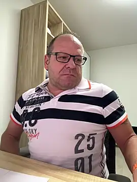 coupleLatinaLovers online show from October 2025 04:56:02 AM