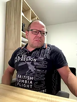 coupleLatinaLovers online show from October 2025 05:30:02 AM