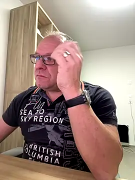 coupleLatinaLovers online show from November 2025 07:00:02 AM