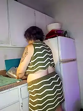 Snapshot of GraceHenderson chatting on December 2024 04:38:01 PM GraceHenderson online show from December 2024 04:38:01 PM