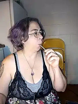 Snapshot of GraceHenderson chatting on December 2024 12:59:02 AM GraceHenderson online show from December 2024 12:59:02 AM