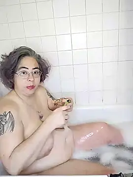 Snapshot of GraceHenderson chatting on December 2024 01:51:02 PM GraceHenderson online show from December 2024 01:51:02 PM