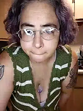 Snapshot of GraceHenderson chatting on December 2024 01:18:02 AM GraceHenderson online show from December 2024 01:18:02 AM